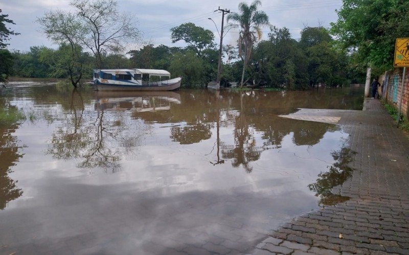 Rua da Praia, no bairro Rio dos Sinos já é atingida pela água do Rio 