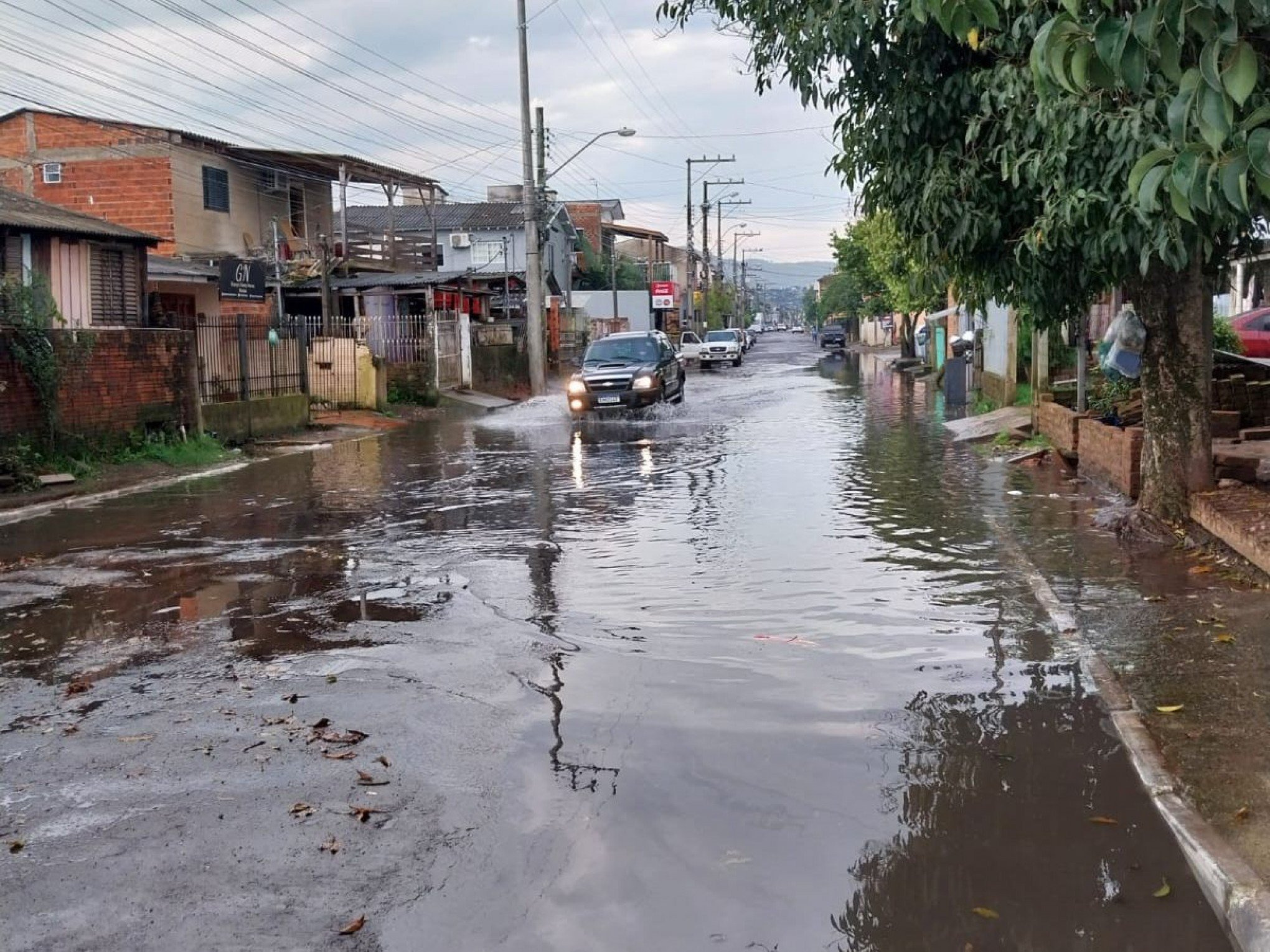 Nível do Rio dos Sinos aumenta, alaga pontos em cidades da região e deixa desabrigados
