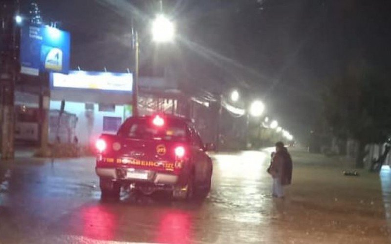 Ruas de Pelotas ficaram alagadas na noite desta quinta-feira | Jornal NH