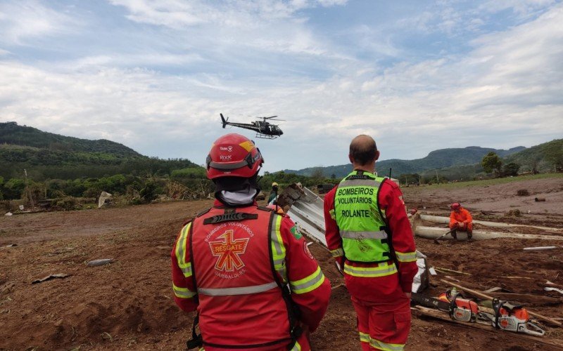 ForÃ§a-tarefa de bombeiros voluntÃ¡rios, incluindo oito corporaÃ§Ãµes da regiÃ£o, estÃ£o no Vale do Taquari