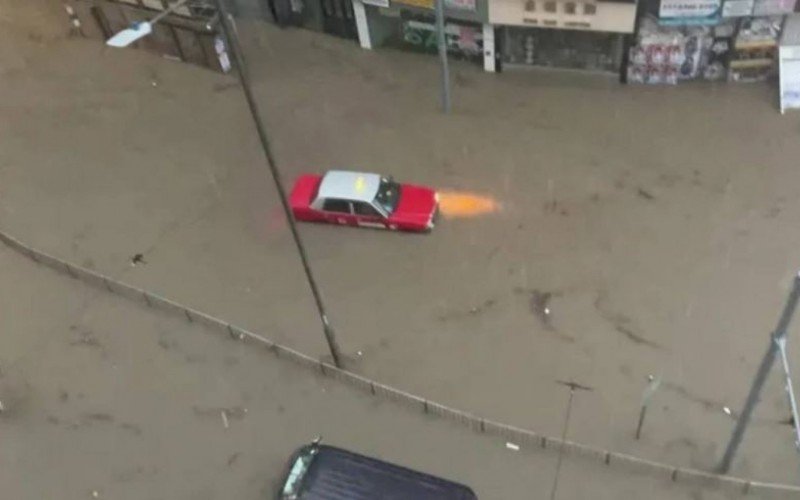 Duas pessoas morrem após chuvas extremas em Hong Kong | Jornal NH