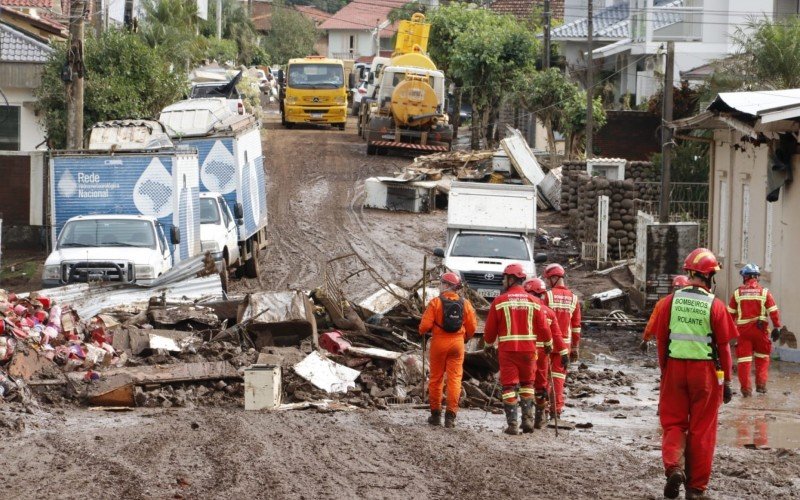 CATÁSTROFE NO RS: Leite anuncia ajuda financeira para negócios atingidos pela enchente e para hospitais de cidades afetadas