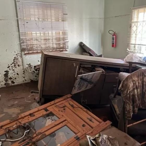 Veja como ficou a casa da idosa após a destruição | Jornal NH