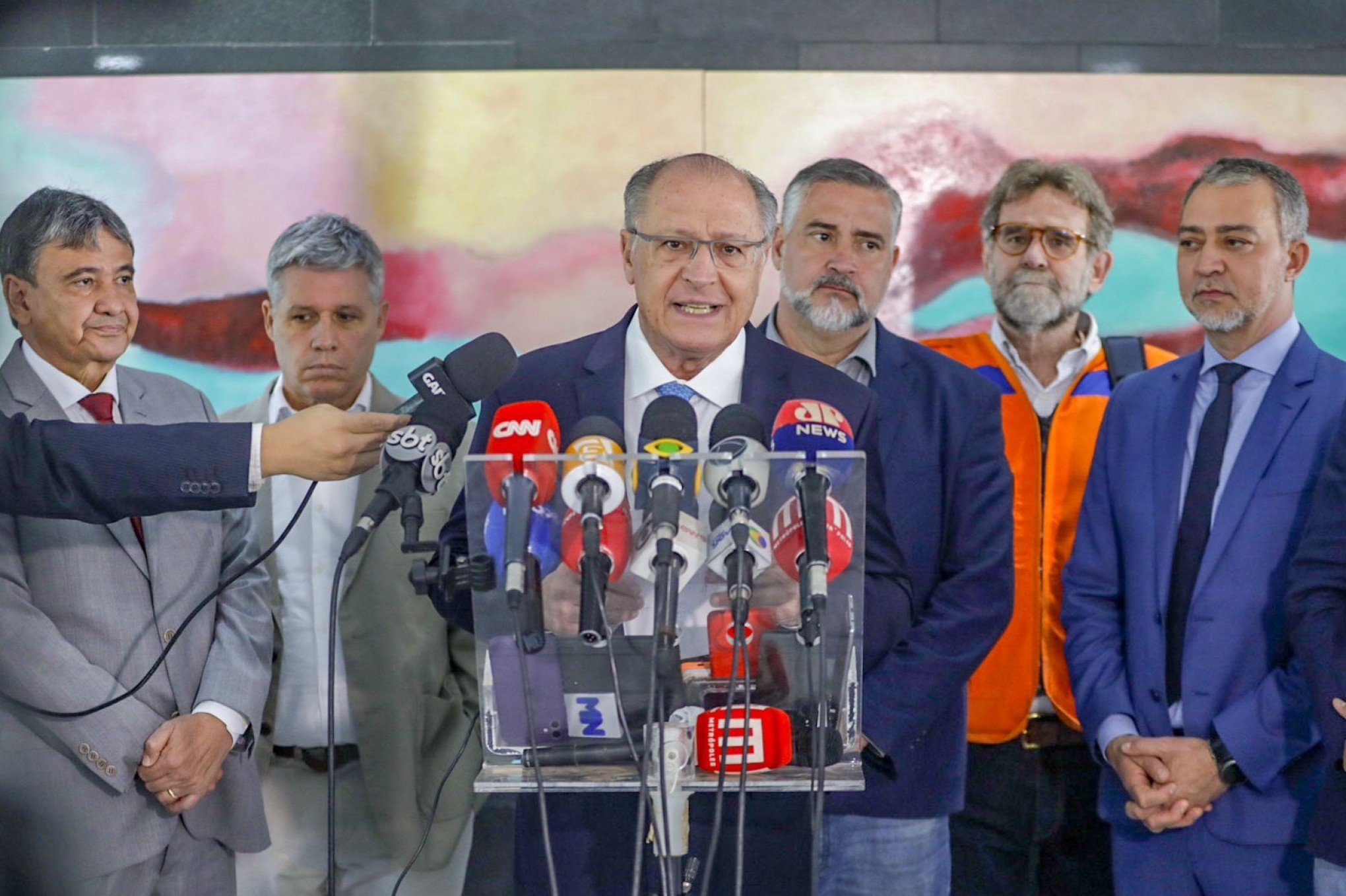 CATÁSTROFE NO RS: Alckmin anuncia repasse de R$ 800 por pessoa desabrigada e vinda ao RS