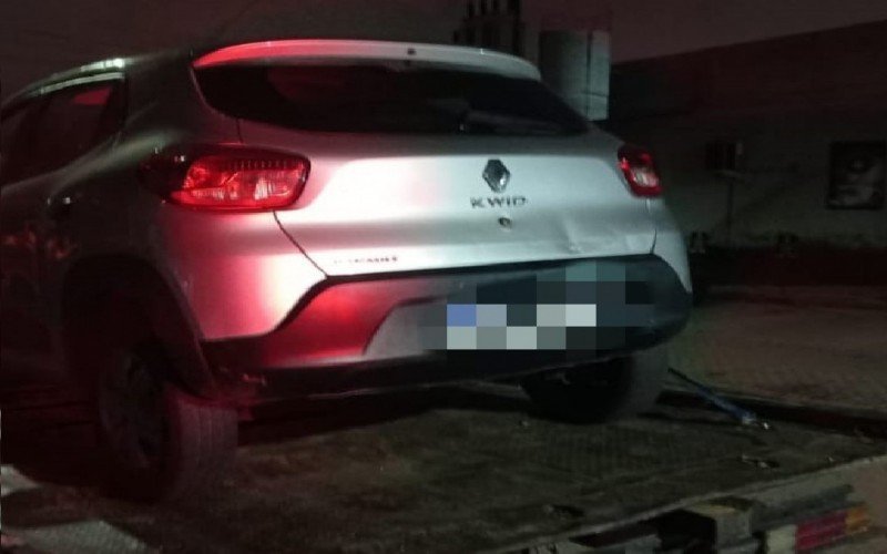 Carro roubado foi recuperado 