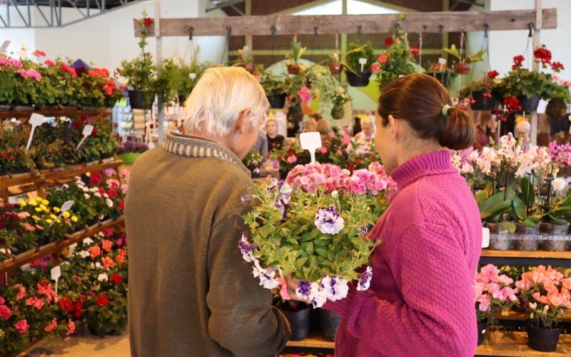 Visitantes buscavam por flores diversas | Jornal NH