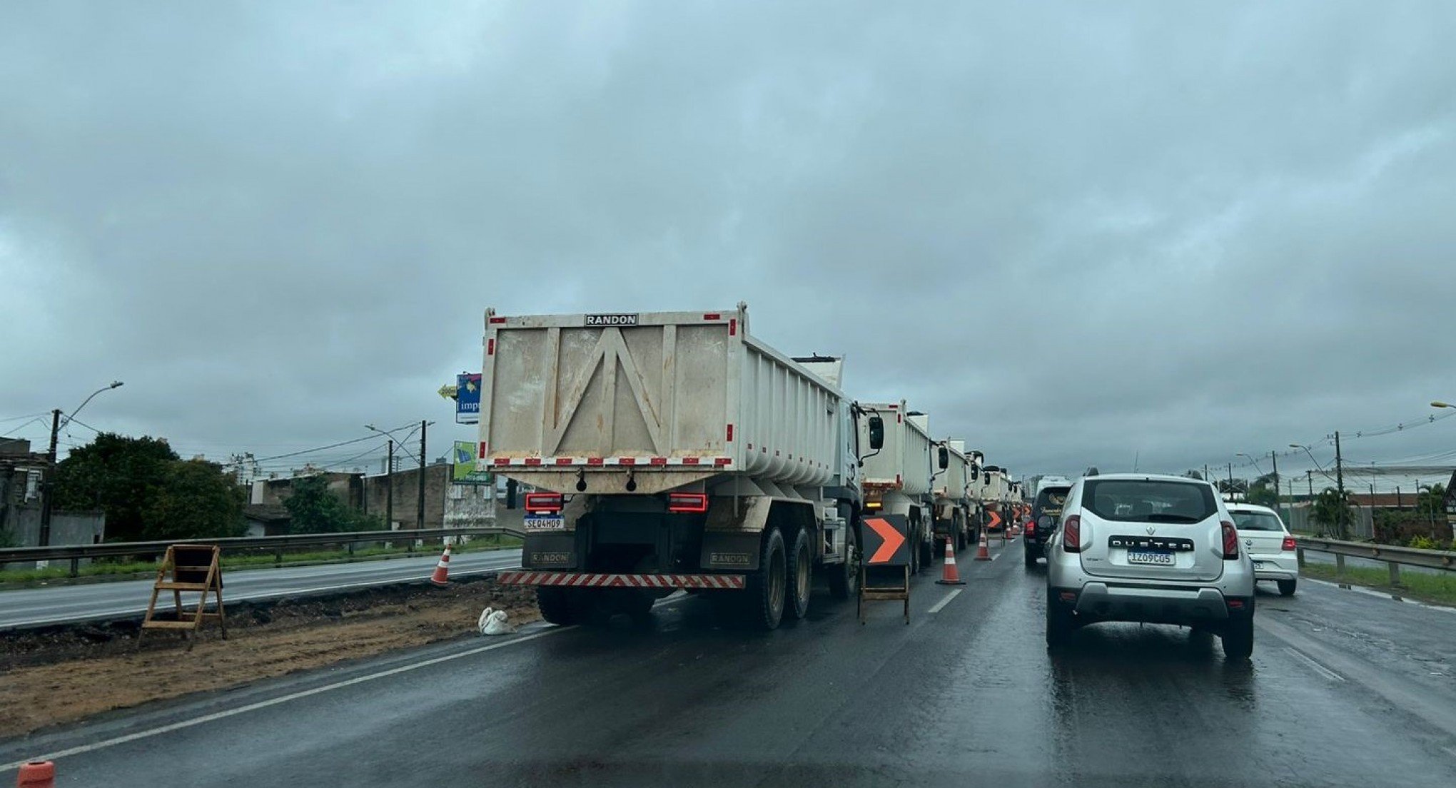 Sentido interior-capital tem estreitamento de pista para obras no km 246