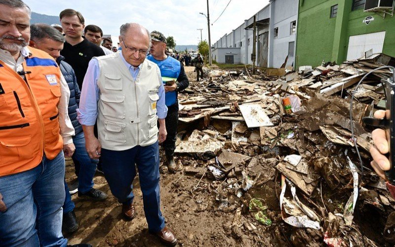 Presidente da RepÃºblica em ExercÃ­cio Geraldo Alckmin durante Visita a Ã¡rea destruÃ­da pelas enchentes na cidade de Roca Sales