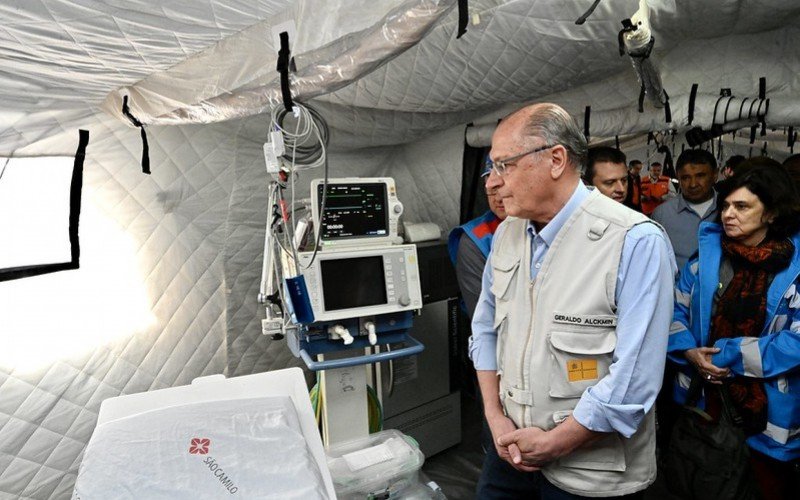 Alckmin visita hospital de campanha montado em Roca Sales 