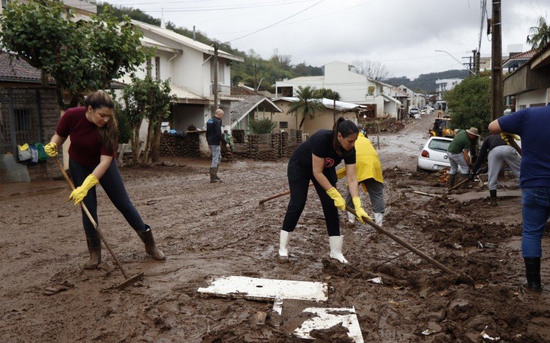 Bárbara e Evellyn já sentiram na pele o drama vivido pelos moradores do Vale do Taquari e, por isso, decidiram ajudar | Jornal NH