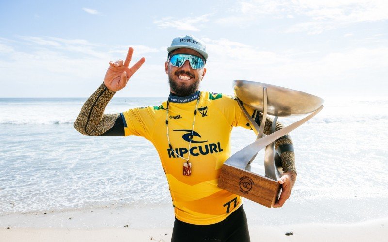 Filipe Toledo é bicampeão mundial de surfe | Jornal NH