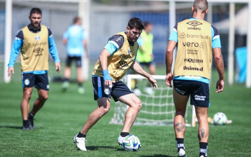 Jogadores gremistas trabalharam na manhã deste domingo no CT Luiz Carvalho | Jornal NH