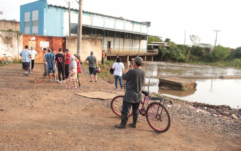 Moradores conferiam nível das águas na tarde deste domingo | Jornal NH