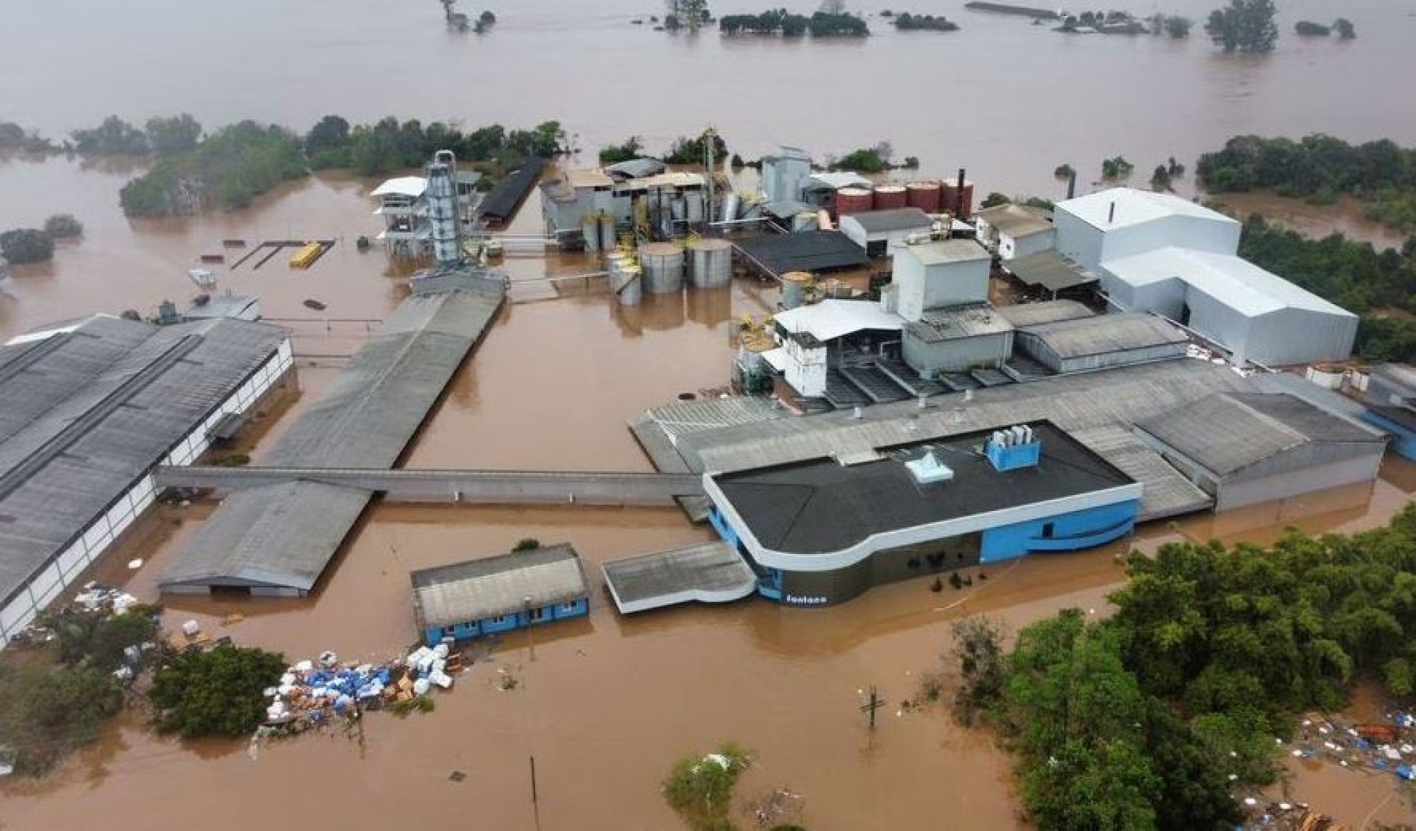 CATÁSTROFE NO RS: Fechamento de indústrias atingidas pela enchente terá impacto na economia do Vale do Taquari