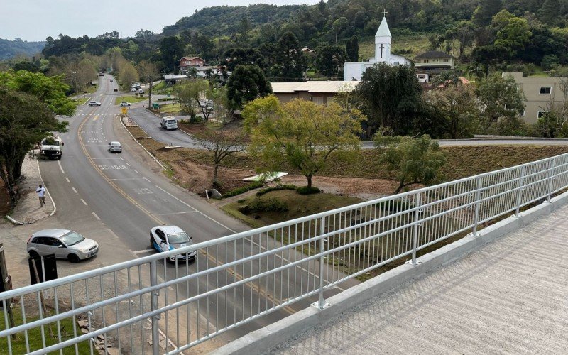 Construção do viaduto em Gramado, na RS-115