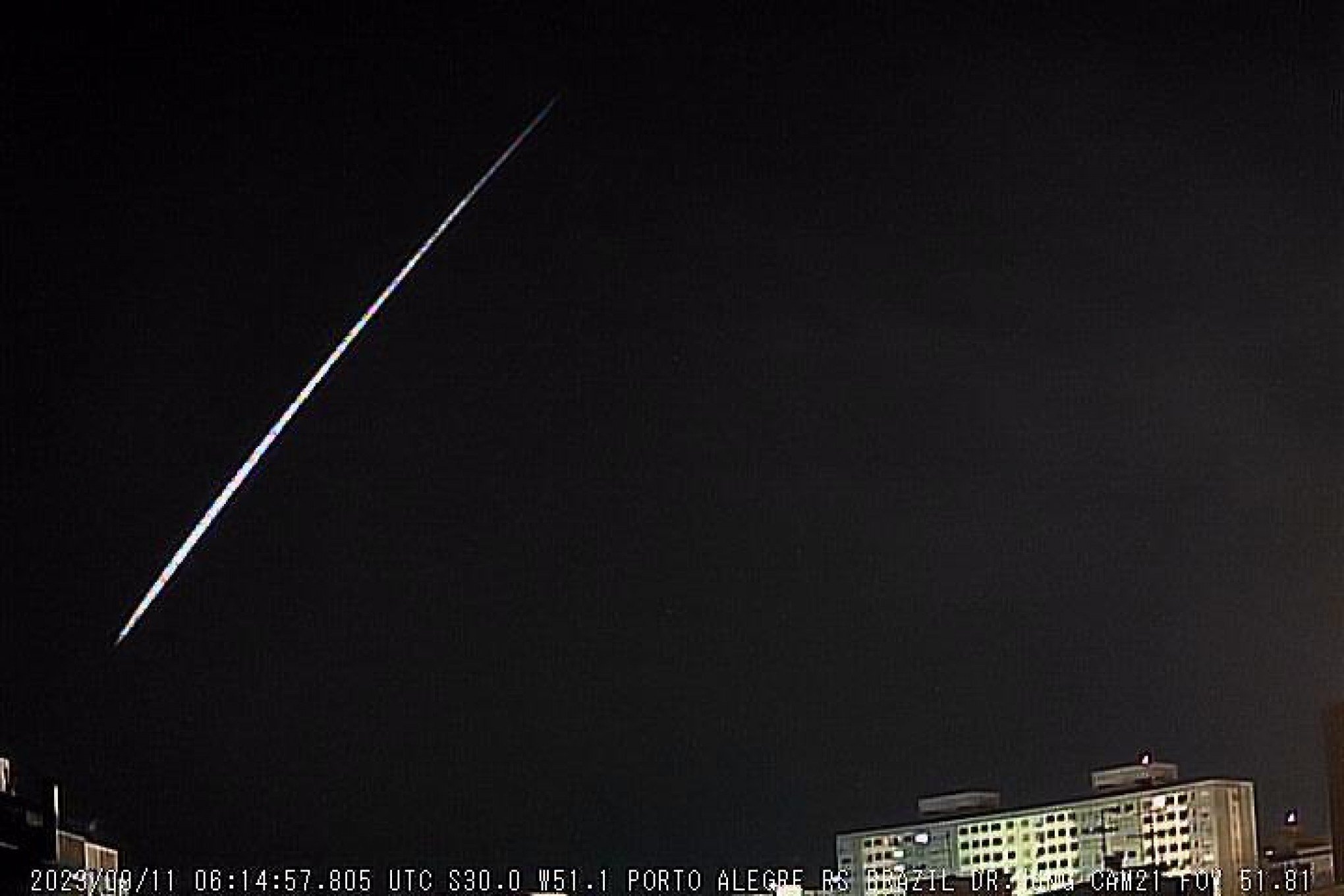 Passagem de meteoro deixa rastro de 12 quilômetros no céu do RS; veja vídeo