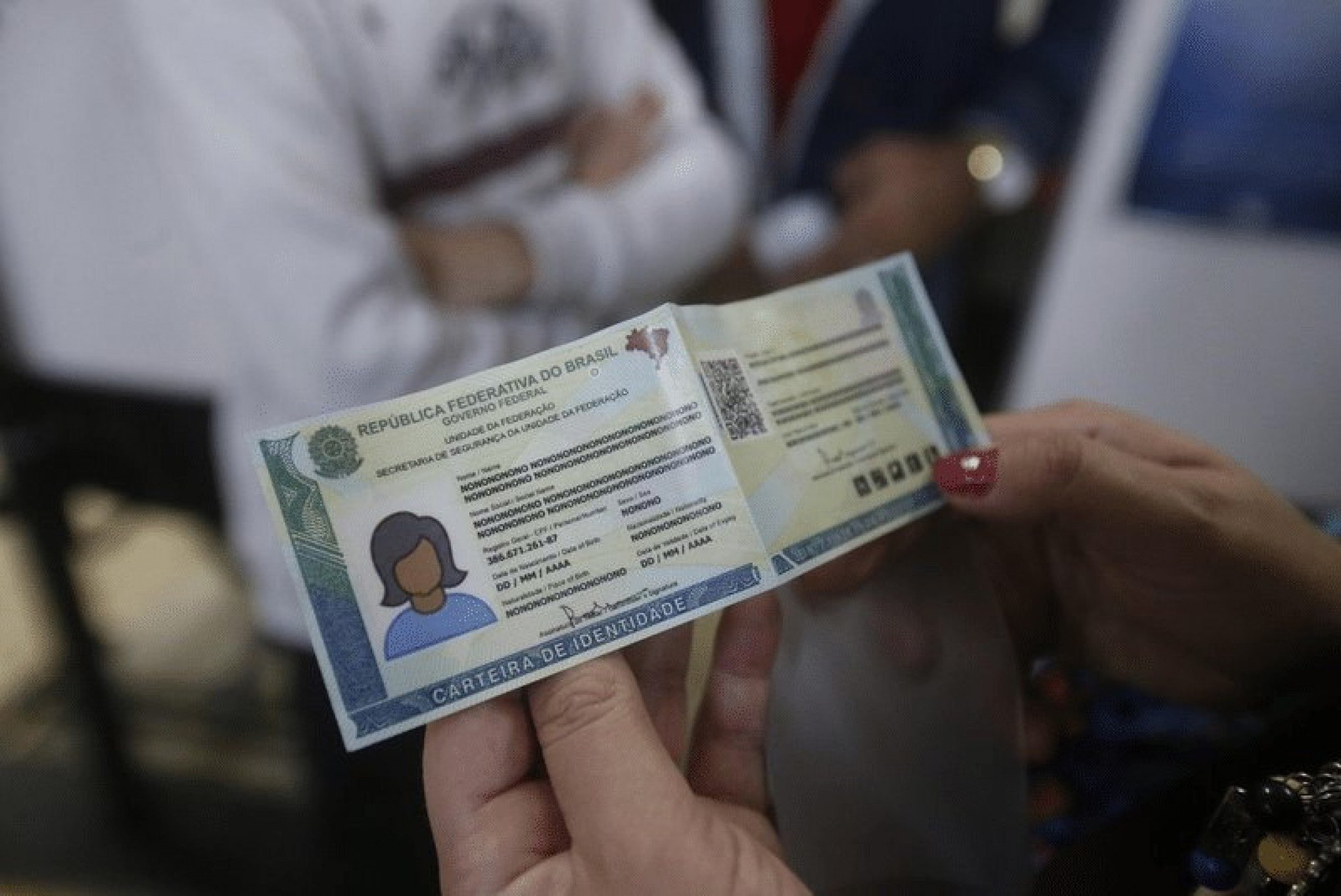 Nova carteira de identidade já está disponível para pessoas a partir de 35 anos; saiba como solicitar