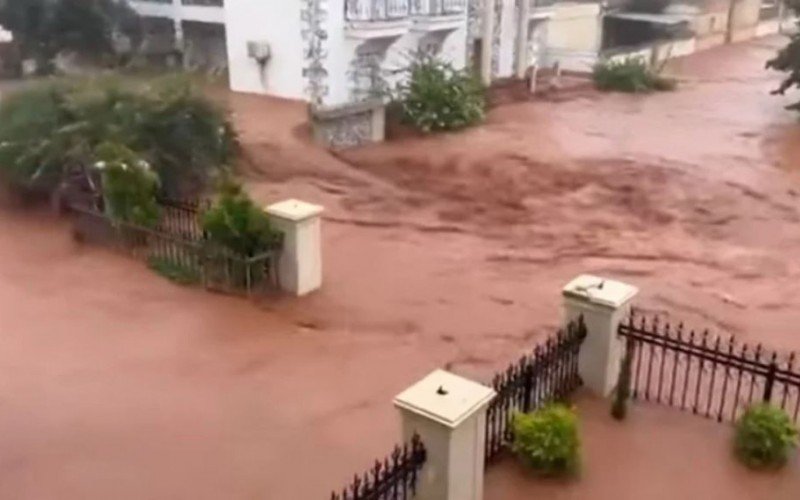 Enchente na Líbia deixa mais de 2.000 mortos | Jornal NH