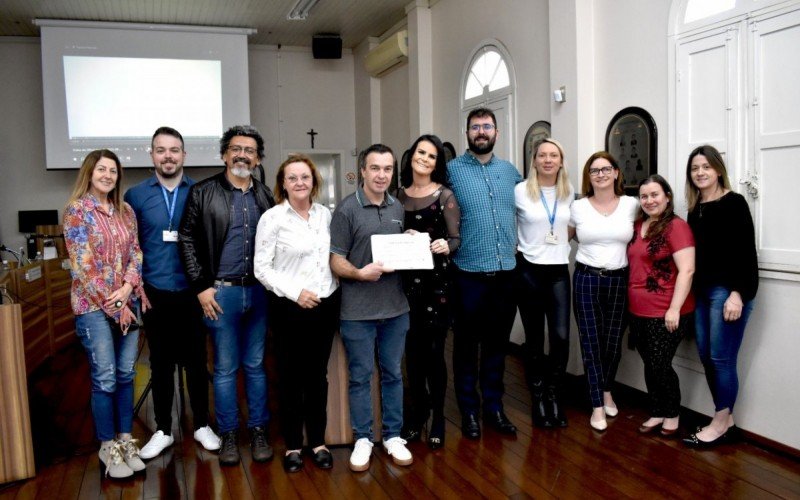Kalkmann (centro) com demais autoridades no lançamento da iniciativa na Câmara de Vereadores | Jornal NH