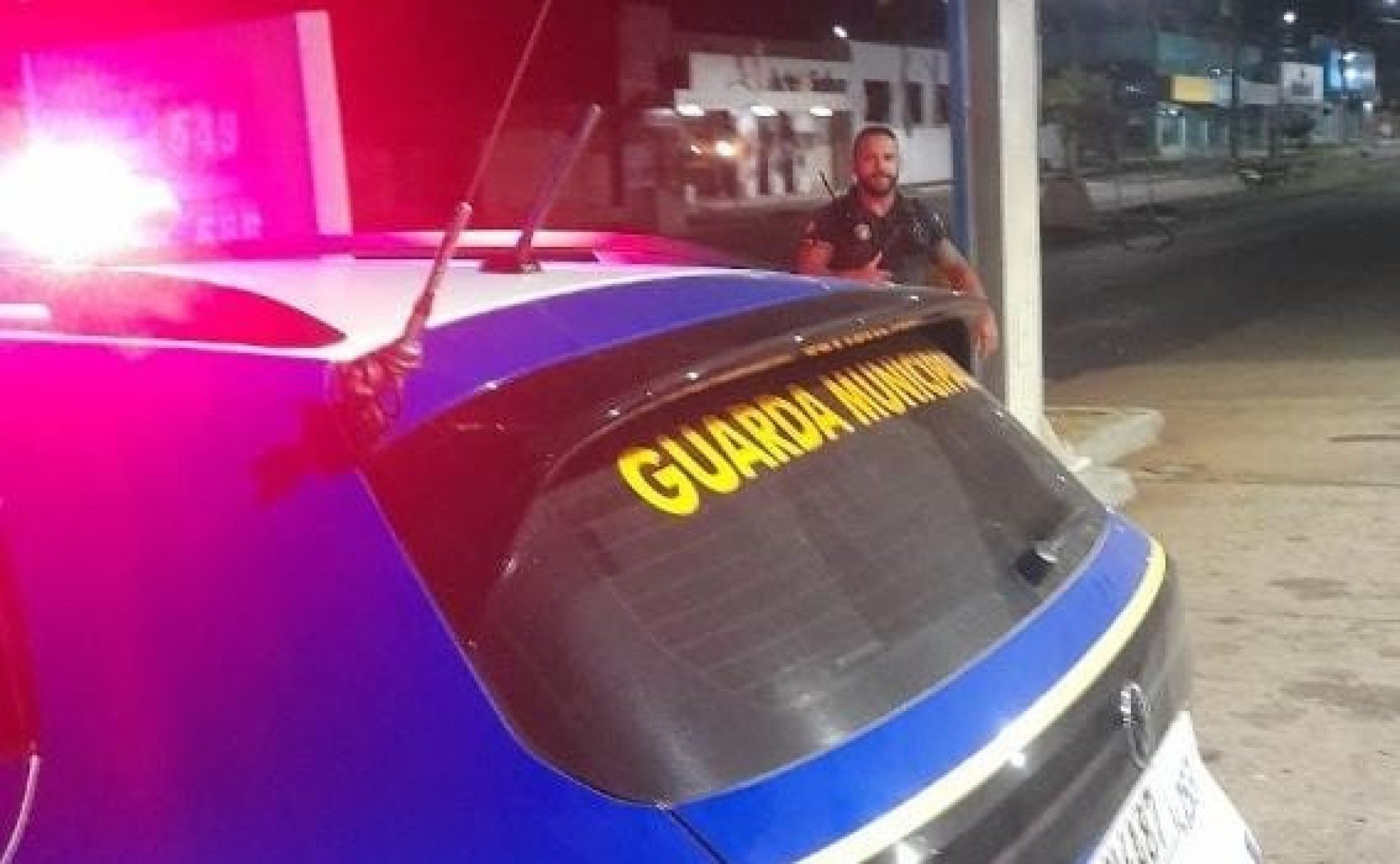 Guardas arrombam portão e portas de casa para salvar mulher de feminicídio em Estância Velha