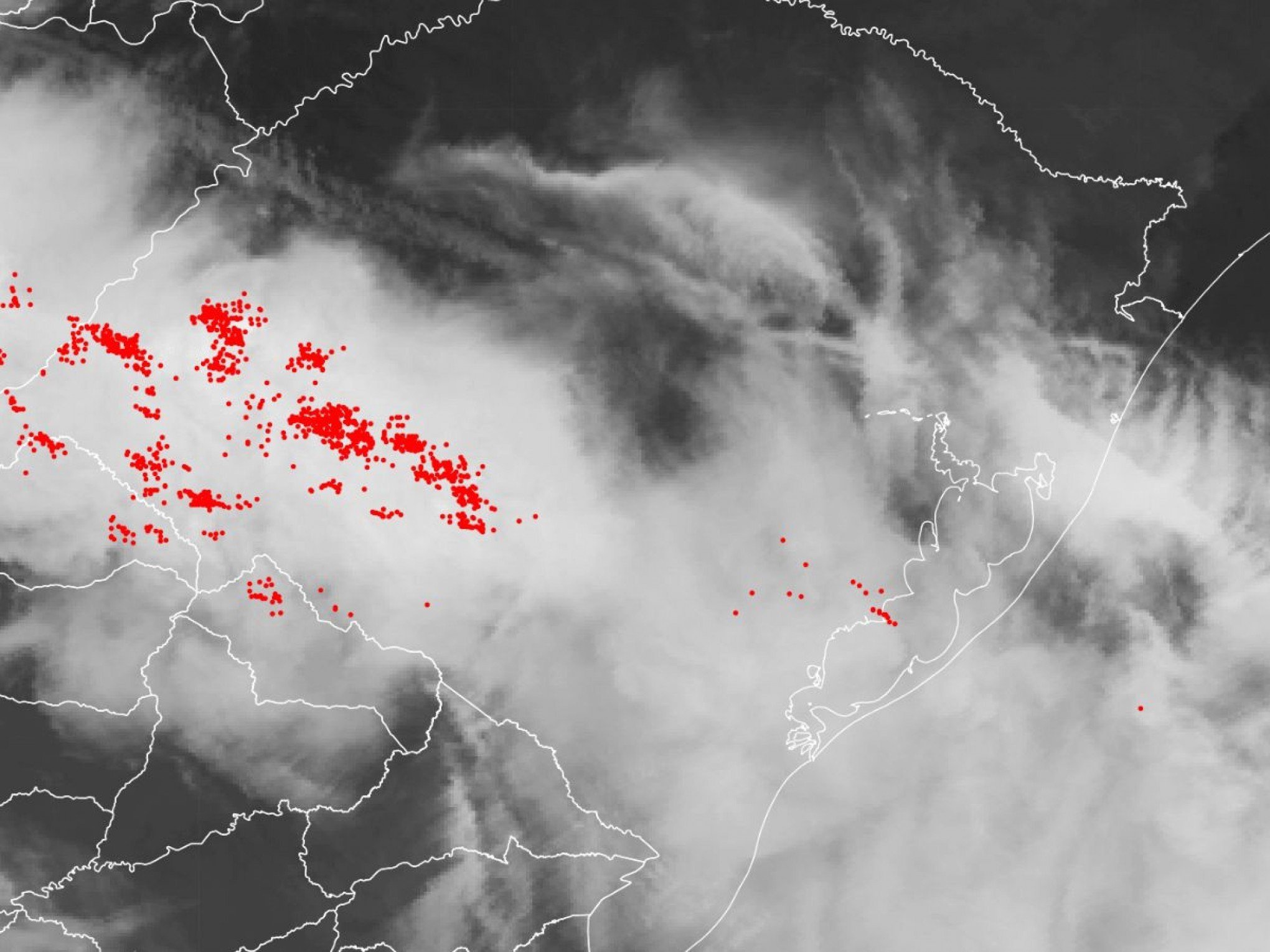 PREVISÃO DO TEMPO: Vendaval de 80km/h e abafamento marcam o RS antes da chegada da chuva; entenda