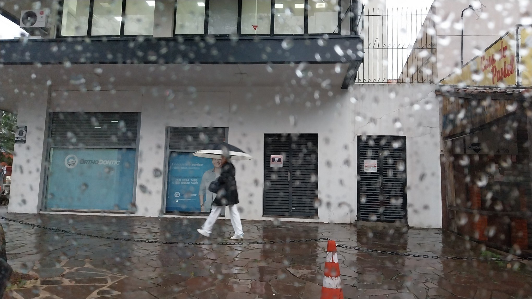 PREVISÃO DO TEMPO: Defesa Civil emite novo alerta de chuva forte em quase todo o RS