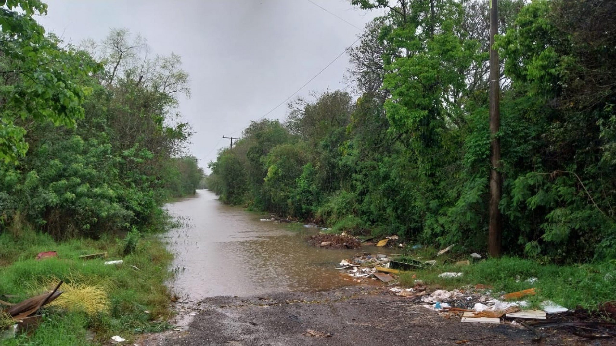 Nível do Rio dos Sinos dobra com volume excessivo de chuvas e causa alagamento em Novo Hamburgo