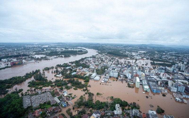 CATÁSTROFE NO RS: 49ª vítima das enchentes é identificada e número de desaparecidos cai para nove