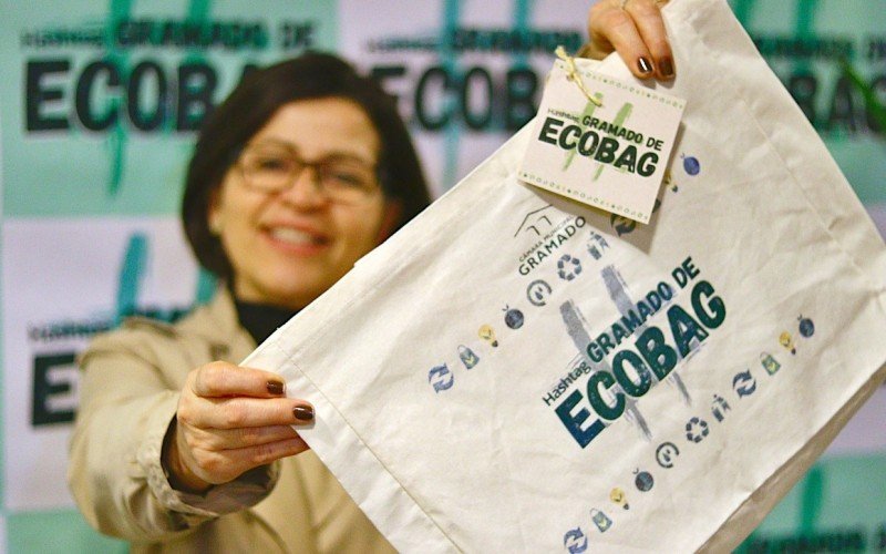 Câmara de Vereadores lança campanha Hashtag Gramado de Ecobag 