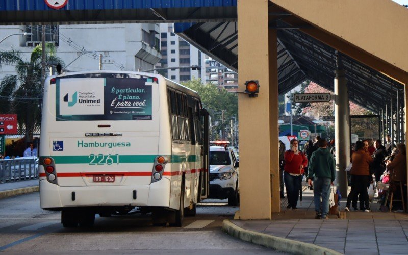 Idosa Ã© atropelada por Ã´nibus no ParadÃ£o de Novo Hamburgo