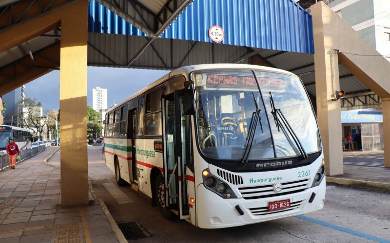 Idosa Ã© atropelada por Ã´nibus no ParadÃ£o de Novo Hamburgo