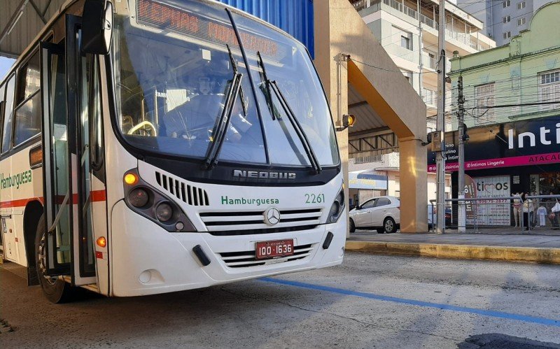Idosa Ã© atropelada por Ã´nibus no ParadÃ£o de Novo Hamburgo