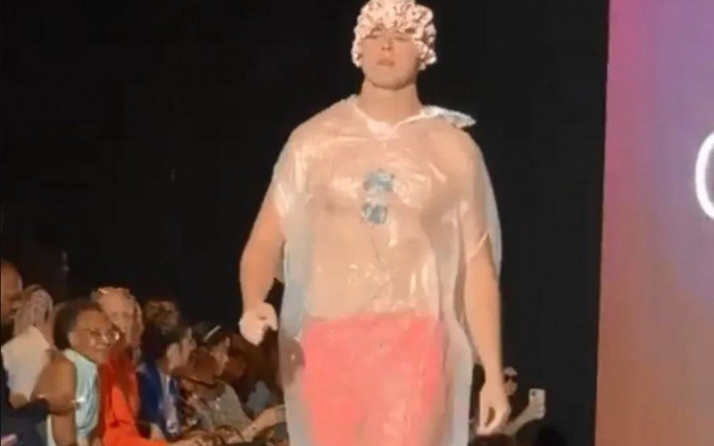 Youtuber invade desfile da Nova York Fashion week e é pego | Jornal NH