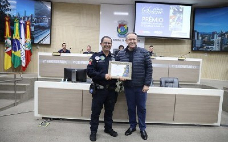 O agente Adriano Saraiva Pinto foi o homenageado da Guarda Municipal