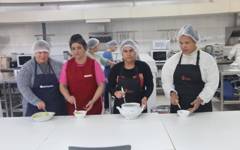 Cozinheiras comunitárias recebem formação em alimentação na Unisinos 