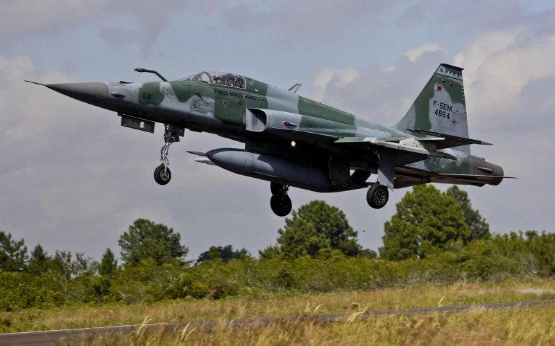 Caça F-5 fez voo forçado na Baco 