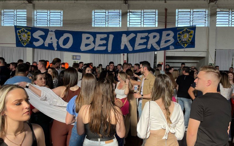 Pré-Kerb reúne 800 pessoas e prepara Dois Irmãos para o tradicional Kerb de São Miguel