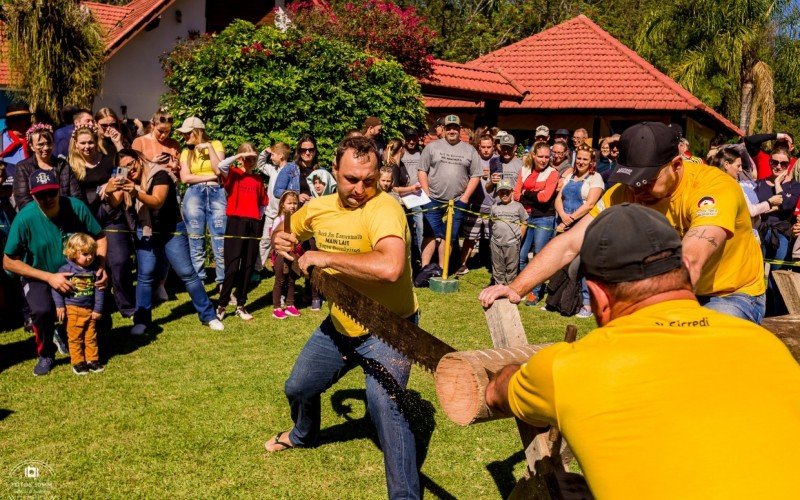 Jogos germÃ¢nicos no segundo final de semana do Kerb Im Tannenwald