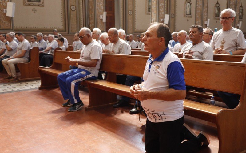 FÃ© e espiritualidade mobiliza 250 homens no sÃ©timo encontro TerÃ§o dos Homens em Novo Hamburgo