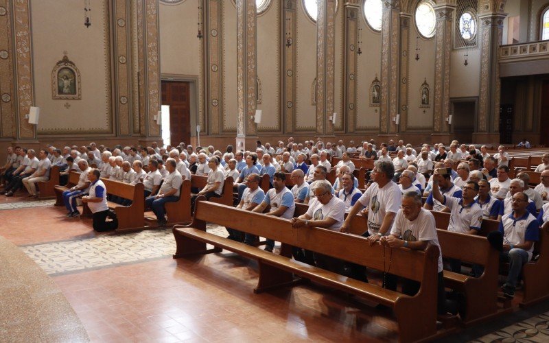 FÃ© e espiritualidade mobiliza 250 homens no sÃ©timo encontro TerÃ§o dos Homens em Novo Hamburgo