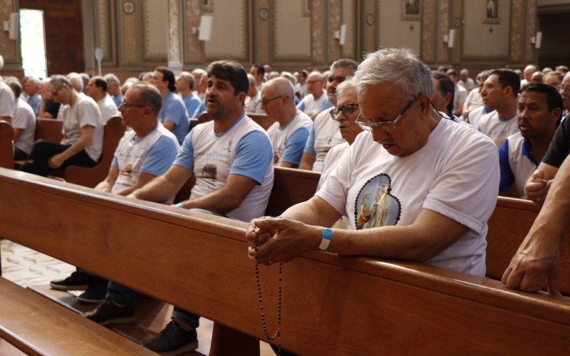 FÃ© e espiritualidade mobiliza 250 homens no sÃ©timo encontro TerÃ§o dos Homens em Novo Hamburgo