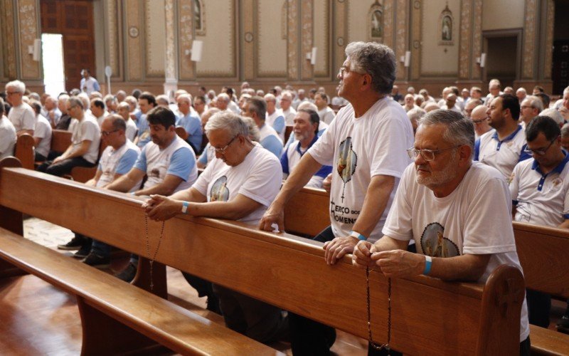 FÃ© e espiritualidade mobiliza 250 homens no sÃ©timo encontro TerÃ§o dos Homens em Novo Hamburgo