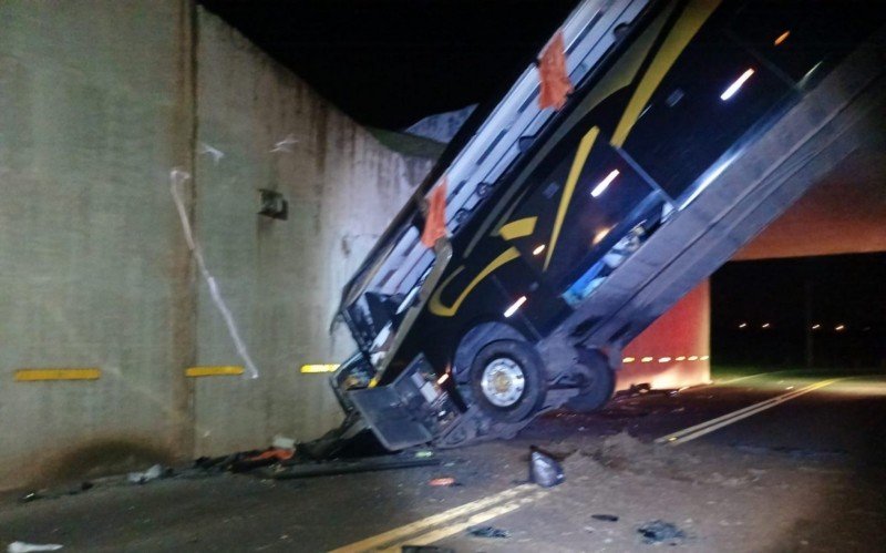 Ã”nibus cai em vÃ£o de viaduto em Campinas e acidente deixa 31 feridos | Jornal NH