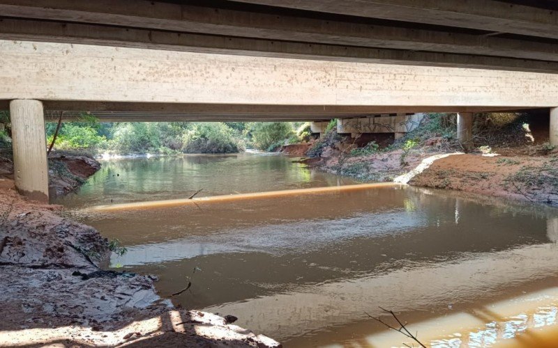 Corpo de menina foi encontrada em trecho do Arroio Sapucaia, perto de onde ela estaria brincando, em Esteio