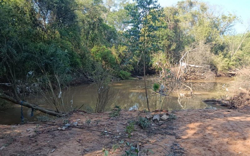 Corpo de menina foi encontrada em trecho do Arroio Sapucaia, perto de onde ela estaria brincando, em Esteio