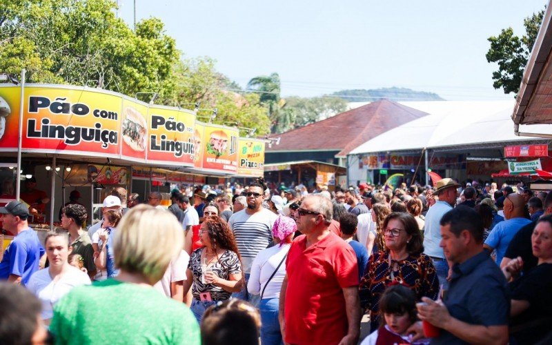 Estandes e multifeira foram visitados pelo pÃºblico que passou pelo MorangÃ£o