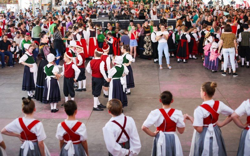 As atraÃ§Ãµes ocorrem no palco cultura da Festa do Moranguinho