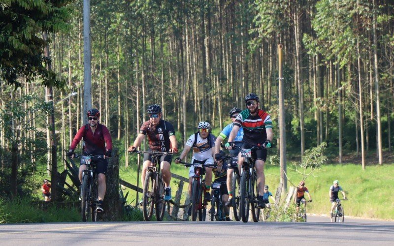 Ciclistas percorrem zonas urbanas e rurais de Estância Velha: "É terapia"