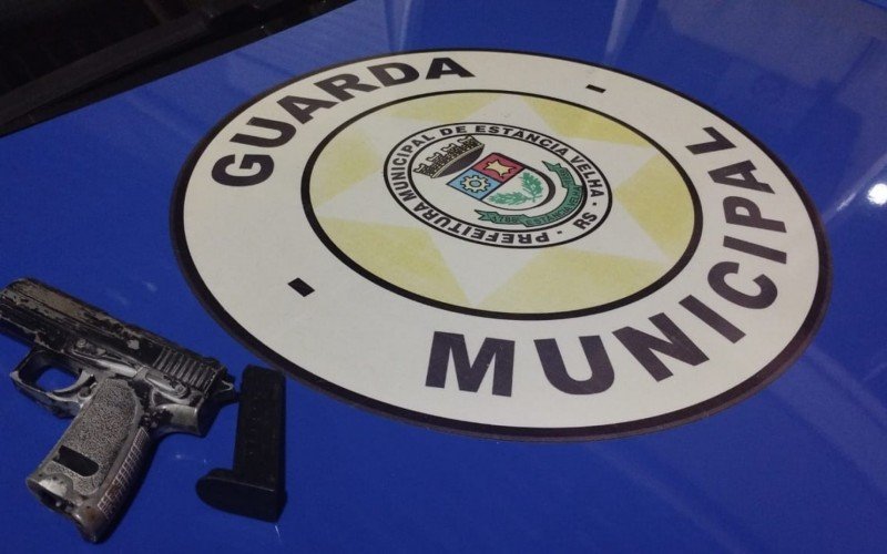 Simulacro de arma de fogo usado pelo acusado foi apreendida pela Guarda | Jornal NH