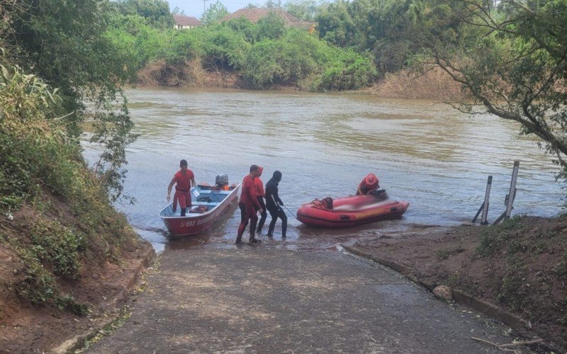 Bombeiros resgatam corpo de adolescente que morreu afogado no Rio Caí | Jornal NH